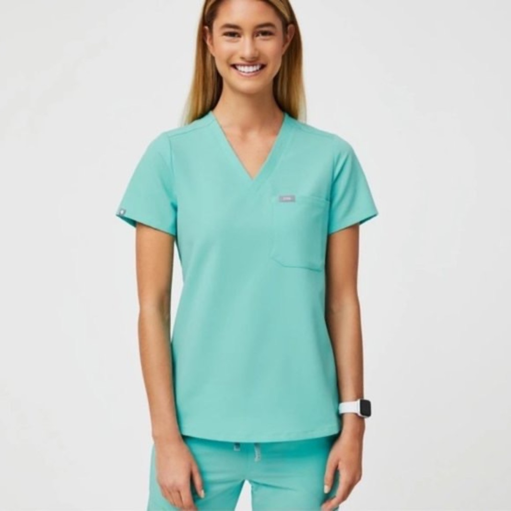 FIGS women's Fresh Aqua Catarina™ - One-Pocket Scrub Top - S / Fresh Aqua